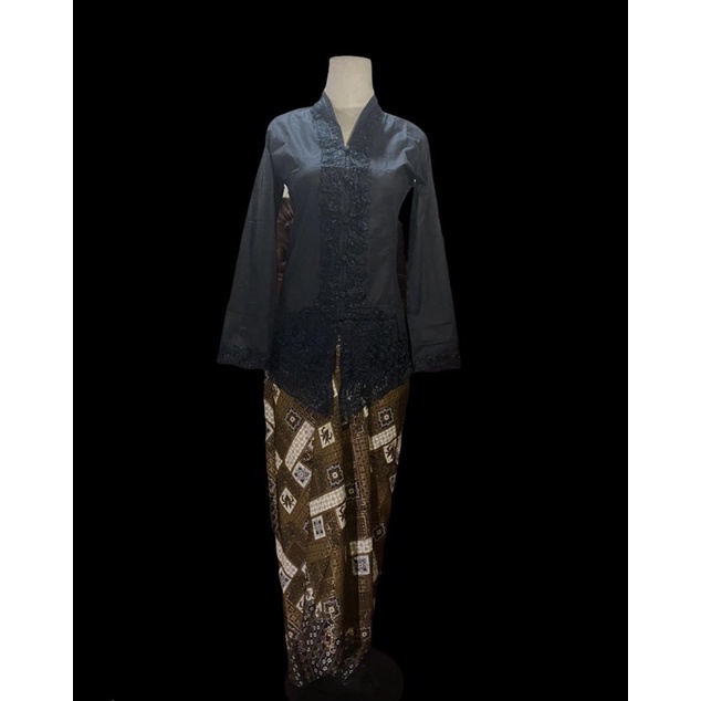 NYONYA COTTON LONG-SLEEVED KEBAYA