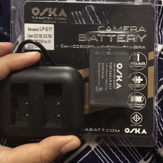 แบต oska LP-E17 พร้อมแท่นชาร์จ ส่งต่อ 900