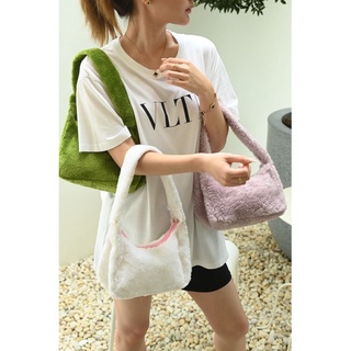 กรอกโค้ด U3DR5AGE ลด 45.- Shoulder fluffy bag กระเป๋าขนนุ่มคล้องไหล่