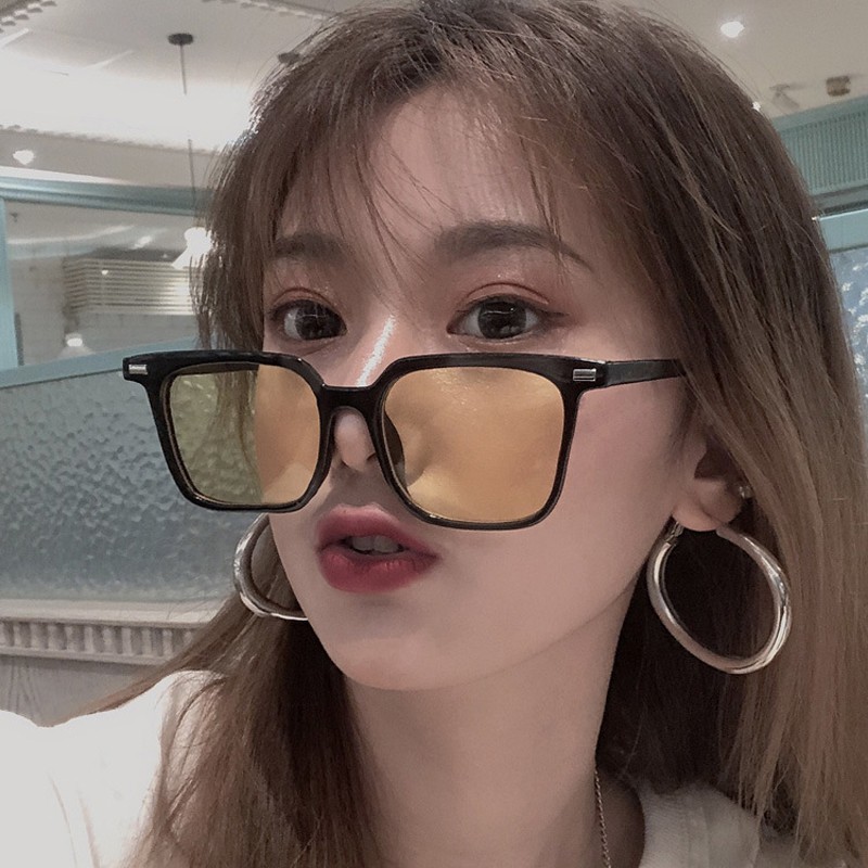 แว่นตากันแดดทรงสี่เหลี่ยมสำหรับผู้หญิง