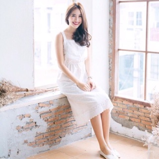 Tomibrands Long Lace Dress เดรสยาวสีขาว used