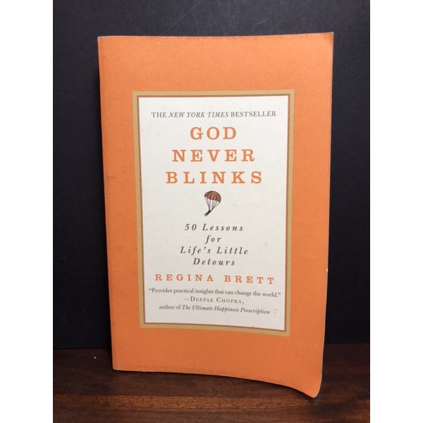 God Never Blinks โดย Regina Brett