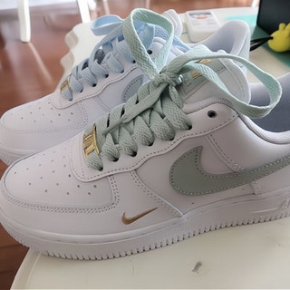 ปรับให้เข้ากับ airforce1low สีเทาสีขาวตะขอมินิเป็ดแมนดารินลูกอมสีเขียวสีฟ้า AF1บุคลิกภาพกองทัพอากาศหนึ่งเชือกผูกรองเท้า