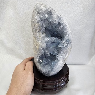 โพรงหินเซเลสไทต์ ผลึกหินเซเลสไทต์(Celestite)หรือหินเซเลสไทน์ เซเลสไทน์ สูง 22.5 ซม.กว้าง9.5ซม.หนา11.5ซม.น้ำหนัก 4.05 kg.