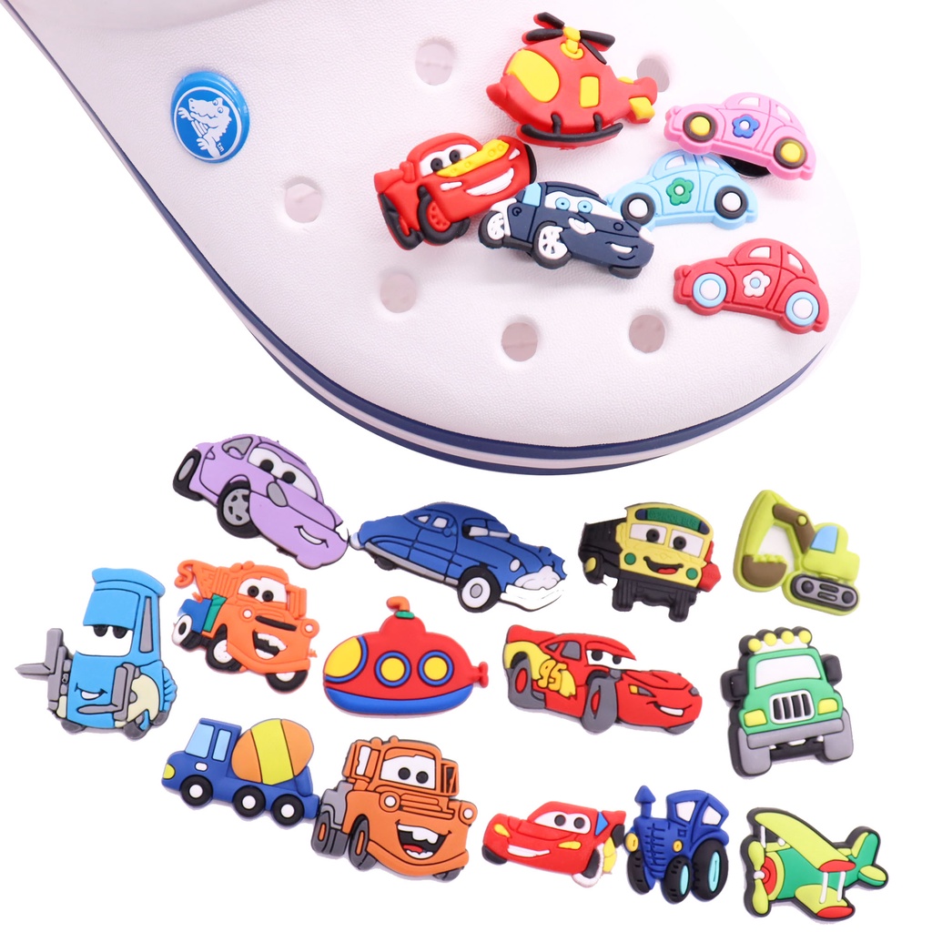 การ์ตูนรถพยาบาลรถตํารวจ Series การออกแบบ Jibbits Fire Truck Design Charms jbt Design Pins สําหรับเด็กรองเท้าอุปกรณ์เสริมตกแต่ง