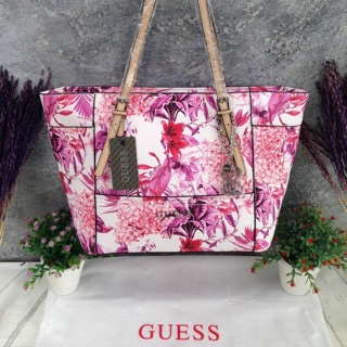 กระเป๋าสะพายแบรนด์ Guess แท้ 🍭