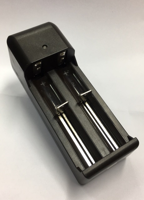 ถ่านชาร์จ16340 3.7V 1800mAh UltraFire 2ก้อน พร้อมแท่งชาร์จ1อัน