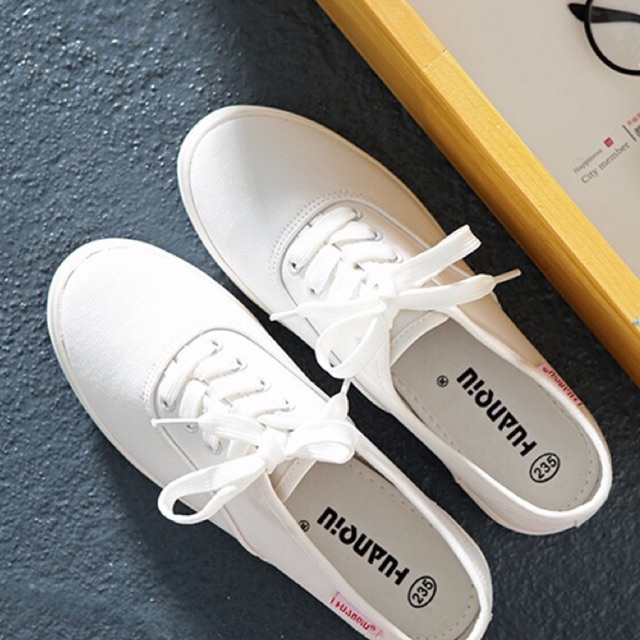 รองเท้าผ้าใบทรง keds