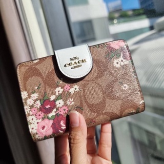 COACH MEDIUM CORNER ZIP WALLET IN SIGNATURE CANVAS WITH PRINTS