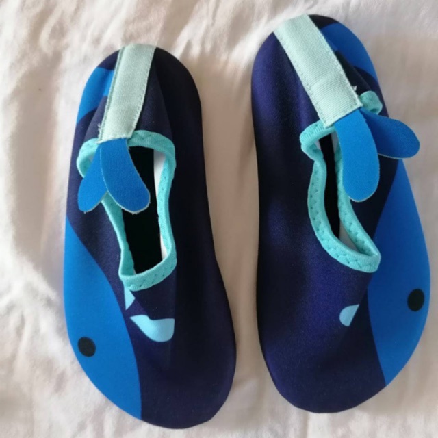 Loyoran water shose  (รองเท้าเล่นน้ำ) ปลาวาฬ
