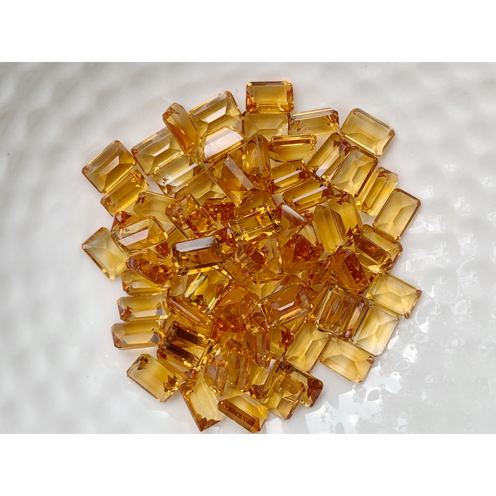 6x4mm. ซิทรินสี่เหลี่ยมกลาง กะรัตละ 70 บาท