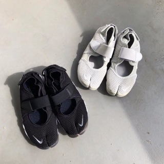 Nike air rift ขาว/ดำ