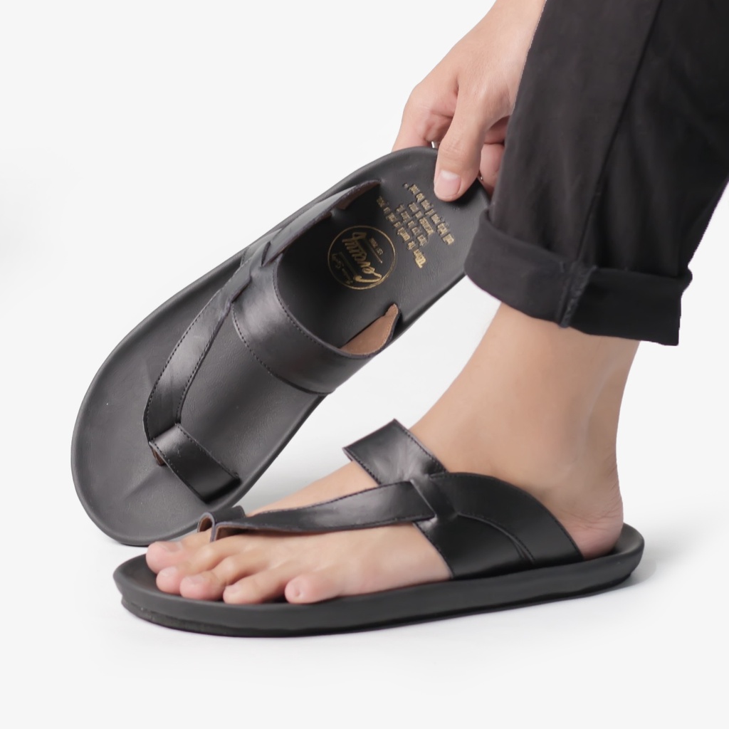 รองเท้าแตะหนังผู้ชาย Cevany SC01 - สีดํา