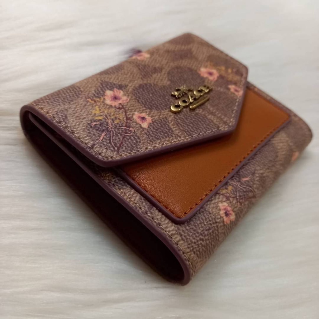 งานเเท้ 💯 ใส่ธนบัตรได้ทุกขนาดเเบบไม่ต้องพับ Outlet COACH SMALL WALLET IN SIGNATURE CANVAS WITH FLORAL BOW PRINT