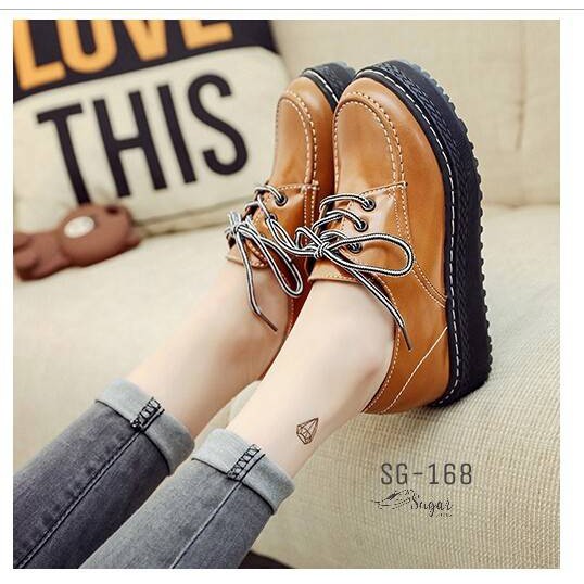 รองเท้าหนัง pu ทรง platform มีความเก๋ไก๋ผสมความวินเทจ SG-168