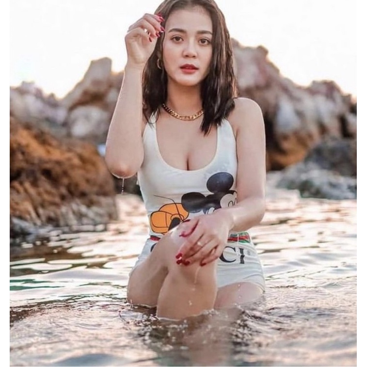 พร้อมส่งจากไทย วันพีชลายมิกกี้เมาส์ครีม ชมพู ดอกไม้ โดเรม่อน