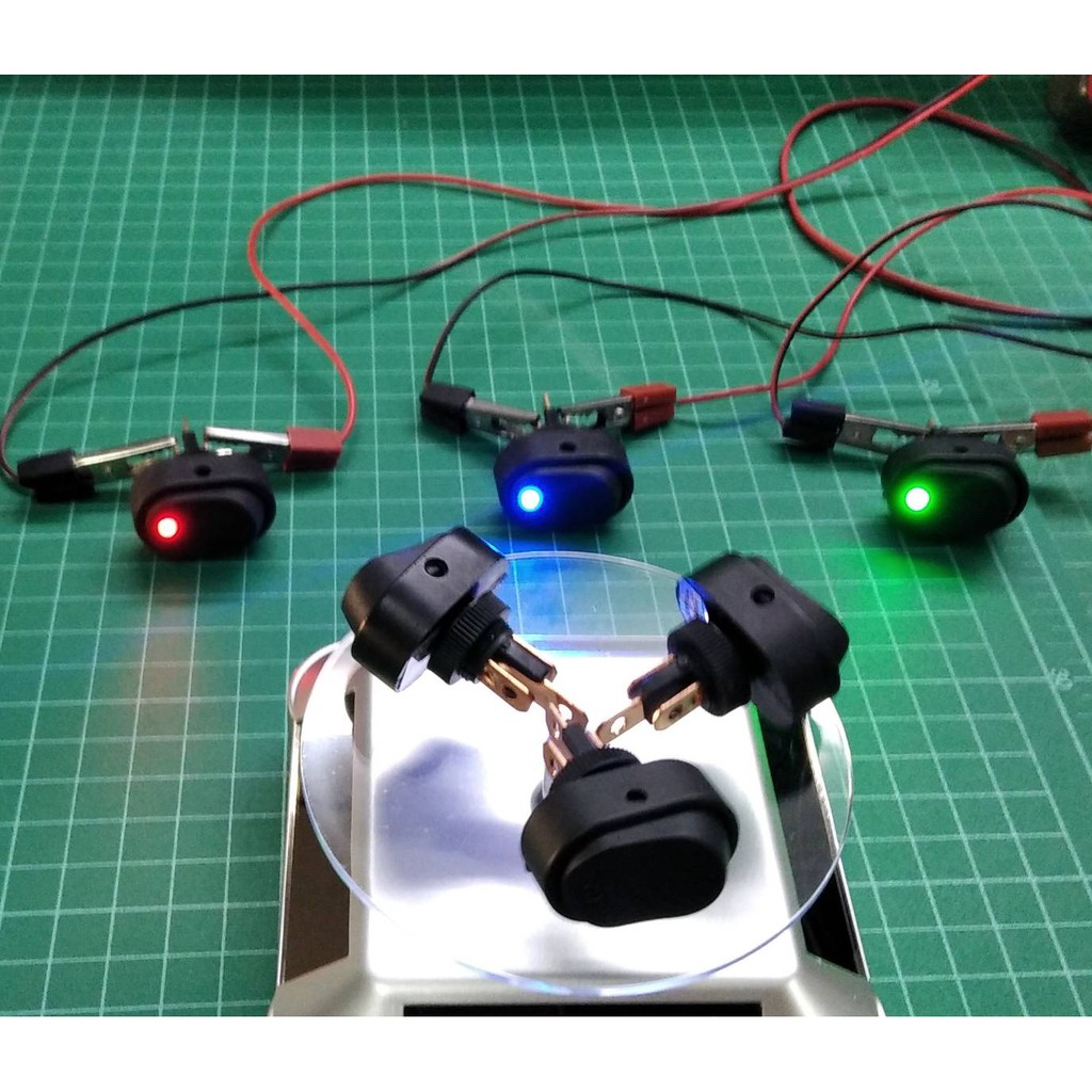 สวิท สวิต สวิทช์ DC 12V  รุ่น ASW-20D  สวิทช์เปิด-ปิด มีไฟ LED   มี 3 สี สีน้ำเงิน สีแดง สีเขียว