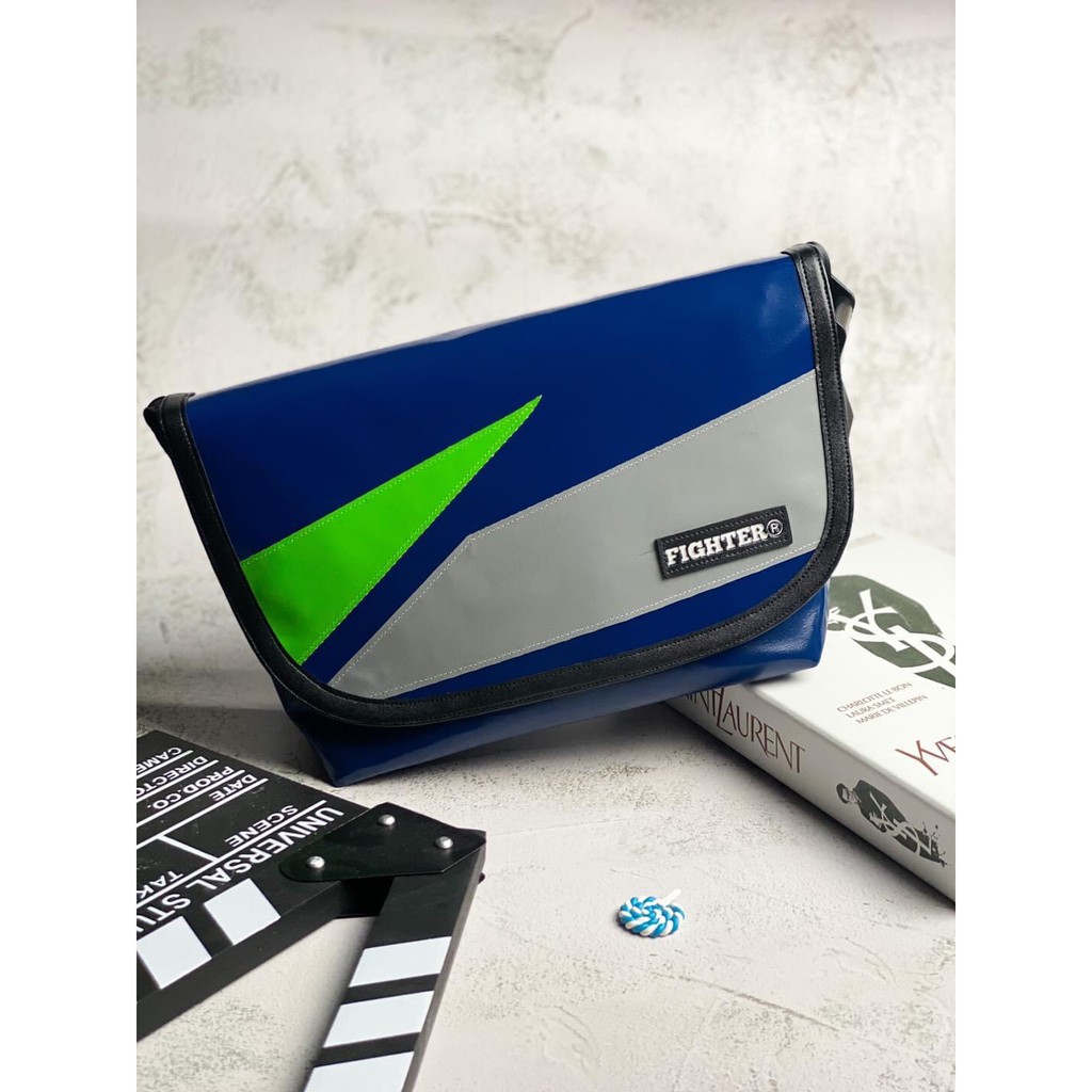 กระเป๋าผ้าใบกันน้ำ fighter