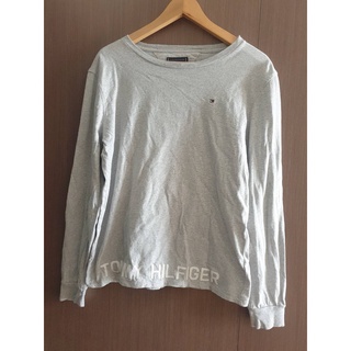 เสื้อยืด แขนยาว ใส่เป็น สเวตเตอร์ ได้  ยี่ห้อ tommy hilfiger สีเทา ใส่ได้ทั้งชายและหญิง