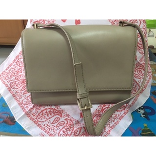 kate spade #เคสสเปดมือสองสีครีม ขนาด 17x26x8 CM