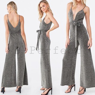 F21 Metallic Jumpsuit  จั๊มสูททรงขาบาน ผ่าหน้า-หลัง แต่งเชือกผูกเอว เนื้อผ้าเป็นผ้ายืดมีกลิตเตอร์ทั้งตัว ใส่สบายไม่คัน