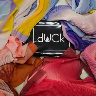 hijab brand Duck รุ่น pleats 
ผ้าชีฟองอัดพลีท สีรุ้ง #แบรนด์นำเข้า