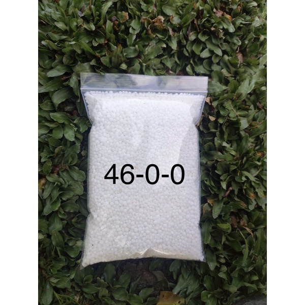 ปุ๋ยยูเรีย และปุ๋ยผสมยาคุม ขนาด 500g เหมาะกับ หญ้าไทเป