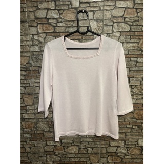 Leilian original เสื้อแขนยาวผ้าคาดิแกนผสมดิ้นเงิน คอเหลี่ยมปักด้วยลูกปัดล้อมรอบ อก 36-40 นิ้ว ยาว 22.5 นิ้ว แขนยาว 16