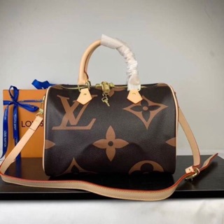 กระเป๋าสะพาย LV รุ่นใหม่