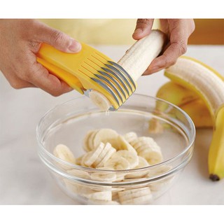 BOON NANNER HAND-HELD BANANA SLICER : อุปกรณ์ฝานกล้วย ออกแแบบให้ฝานกล้วยได้พอดีคำ และ ง่ายต่อการหยิบจับ