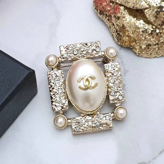 Chanel Brooch เข็มกลัดชาแนล งาน ตัวเรือนชุบ 18K งานอย่างดี อะไหล่ทองคลาสสิค สวยวิ้งมากๆเลยคะ