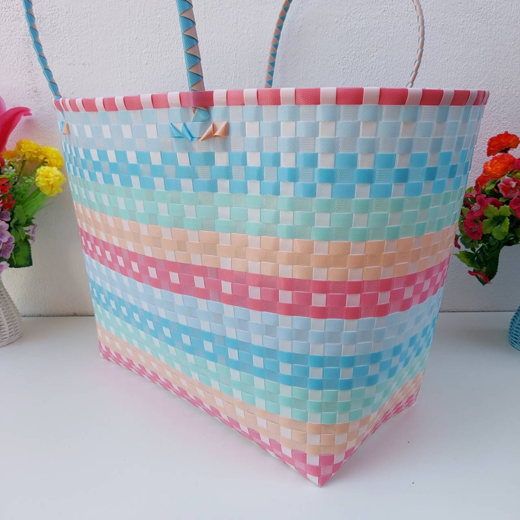 กระเป๋าสานเส้นพลาสติกสวยๆ ซุปเปอร์จัมโบ้ กว้าง25.5ยาว46สูง37CM ขอบปากกระเป๋า