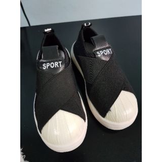 รองเท้าพื้นยาง โลโก้ SPORT สีดำ