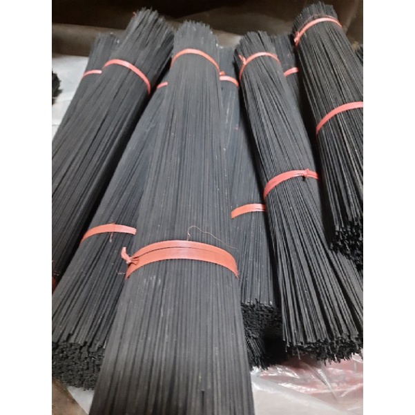 Hitam Bird Cage Bars เส้นผ่านศูนย์กลาง 2 มม.ความยาว 70 ซม.เนื้อหา 200 แท่งของ apus ไม้ไผ่ Sticks สีดําสี Bird Cage Bars