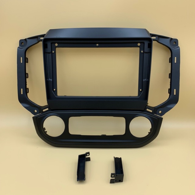 กรอบหน้าวิทยุจอแอนดรอยสำหรับใส่จอใหญ่9" ตรงรุ่นรถChevrolet Colorado ปี2017+ รุ่นแอร์ดิจิตอล