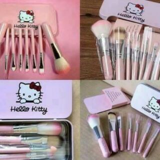 ชุดแปรงแต่งหน้า พร้อมกล่อง Hello Kitty 7ชิ้น
สีดำหวานแหวว น่ารัก