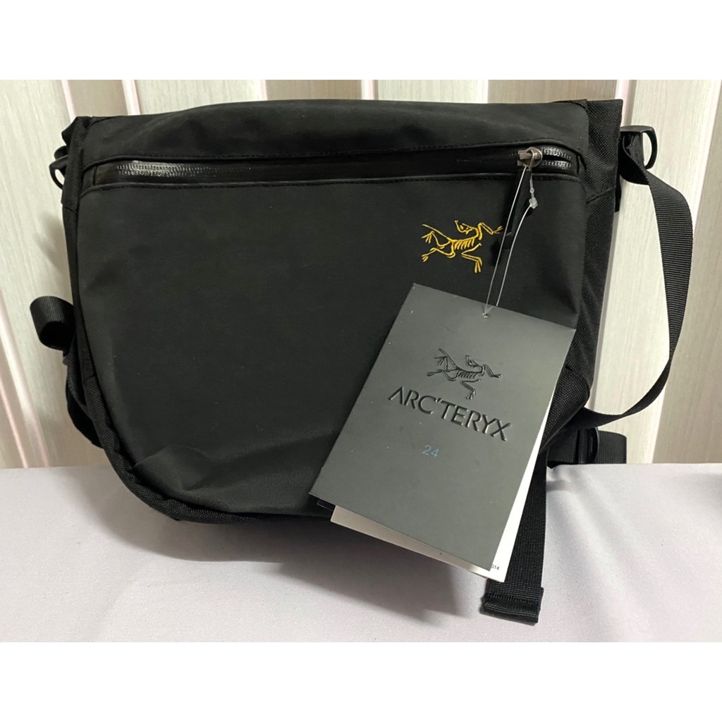 กระเป๋าสะพาย Arc'teryx Arro 8 shoulder bag