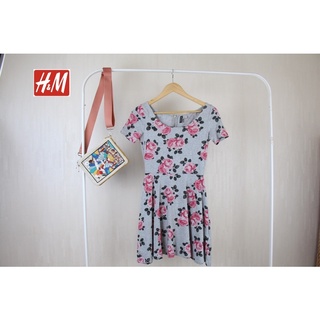 dress ป้าย EUR 36 อก 32 ยาว 21 น่ารัก ❌ตำหนิรอยรีดทับรูปท้ายคะ