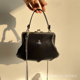 [SR-STUDIO] Vivienne Westwood Queen Westwood Saturn Mouth กระเป๋าสะพายไหล่ หนังแกะ ทรงคลัทช์ แต่งสายโซ่ สีทอง สําหรับผู้หญิง