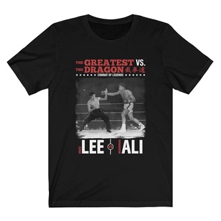 [S-5XL] 【สไตล์คลาสสิก】Gildan เสื้อยืด ผ้าฝ้าย 100% พิมพ์ลาย Mod.1 The Greatets Vs The Dragon Bruce Lee Vs Mohammad Ali L