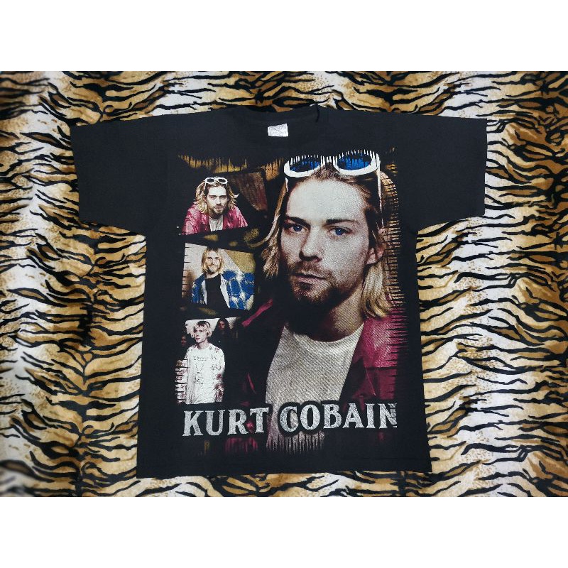 เคิร์ทโคเบน KURT COBAIN IN MEMORY 1985-1994 OVP BOOTLEG งานใหม่ทำเก่าฟอกสีเฟด ผ้า cotton100%