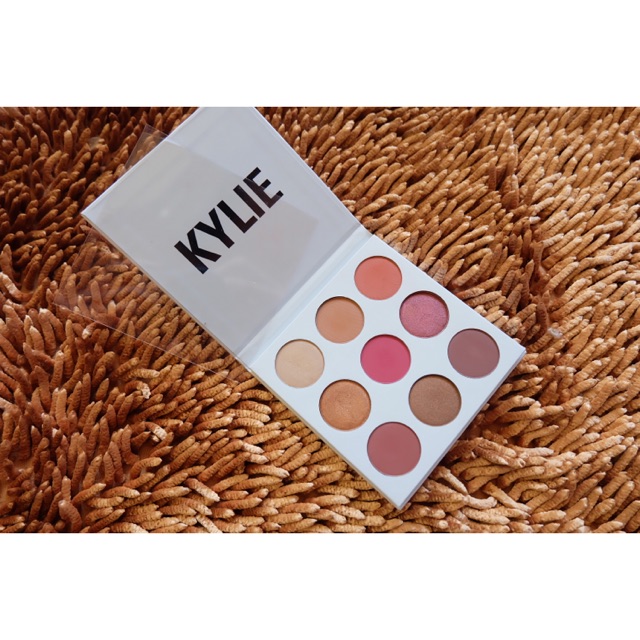 Kylie burgundy palette