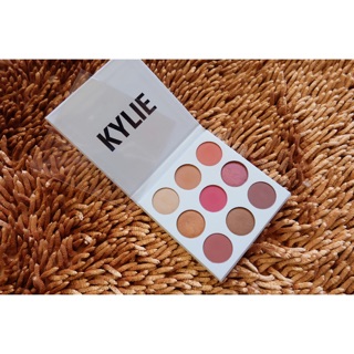 Kylie burgundy palette