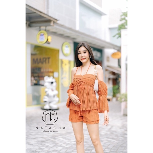 💋งานป้าย Natacha💋 เซตขาสั้น เสื้อเปิดไหล่ใส่ได้2แบบ มีสายผูกคอ เนื้อผ้าลูกไม้ฉลุทั้งชุด ดีเทลขยุ้มอก