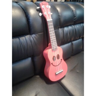 อูคูเลเล่ Ukulele Hawaii Soprano ของแท้ สีชมพู ลายหน้ายิ้ม Smile ราคาถูก พร้อมของแถม ♫