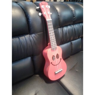 อูคูเลเล่ Ukulele Hawaii Soprano ของแท้ สีชมพู ลายหน้ายิ้ม Smile ราคาถูก พร้อมของแถม ♫