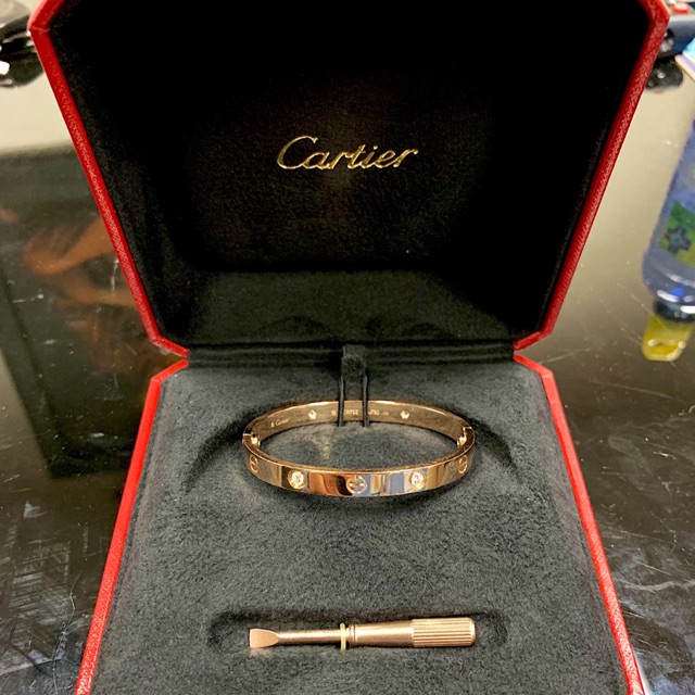 Cartier แท้💯 ฝั่งเพชร กำไล คาเทียร์แท้ 💯🔥 แท้นะจ้ะ ออกช้อปคาเทียร์ 225,000