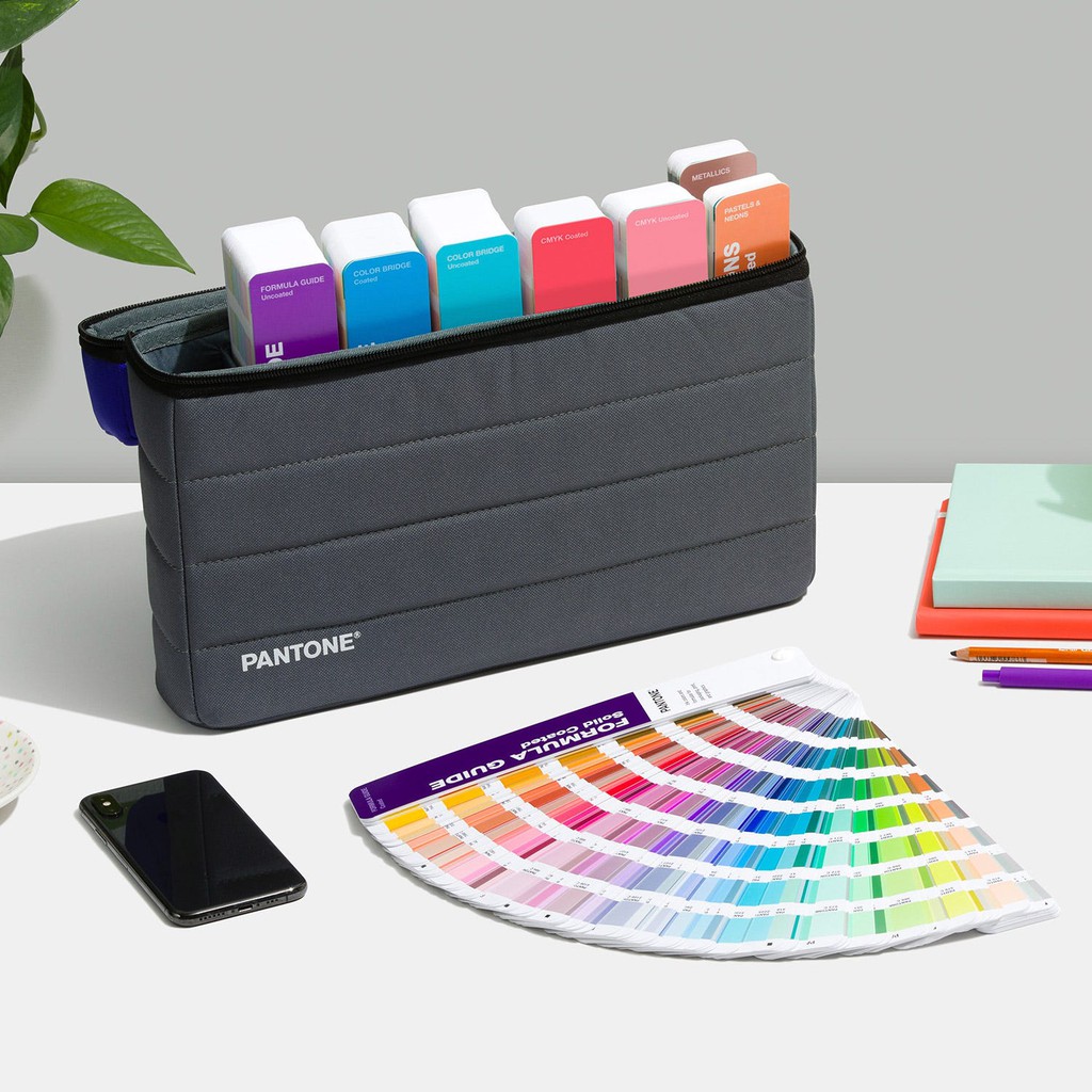 PANTONE PORTABLE GUIDE STUDIO GPG304A (มี 8 เล่ม) สินค้าใหม่ มีสีเพิ่มขึ้น 294 สี พร้อมกระเป๋า