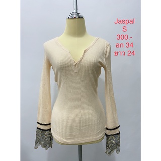 เสื้อยืด เสื้อแขนยาวปลายแขนแต่งลูกไม้ผ้ามีลายนูนสีโอรส JASPAL SIZE S