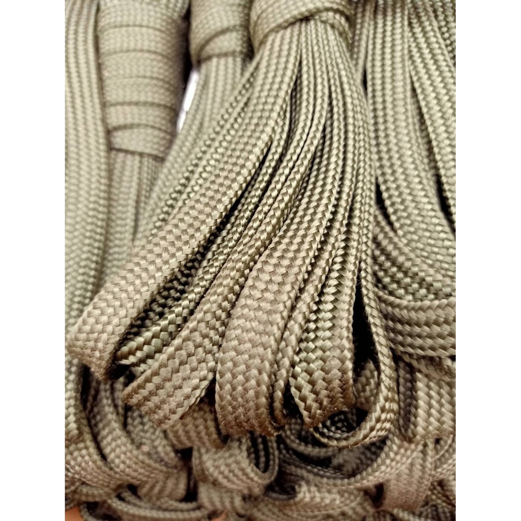 เชือกร่มแบน ยาว8เมตร หน้ากว้าง1ซม.(10มิลลิเมตร) ราคาต่อชิ้น สีเขียวขี้ม้า ใช้สำหรับรัดของ เชือกถักแบน เชือกมัดของ เชือก